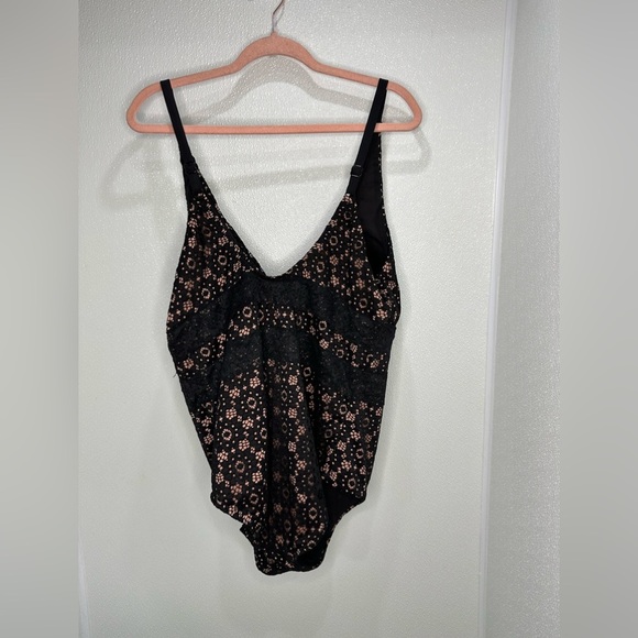 Swimsuits for All Black Lace V Plunge One Piece Swimsuit Size 20 - Picture 4 of 8
